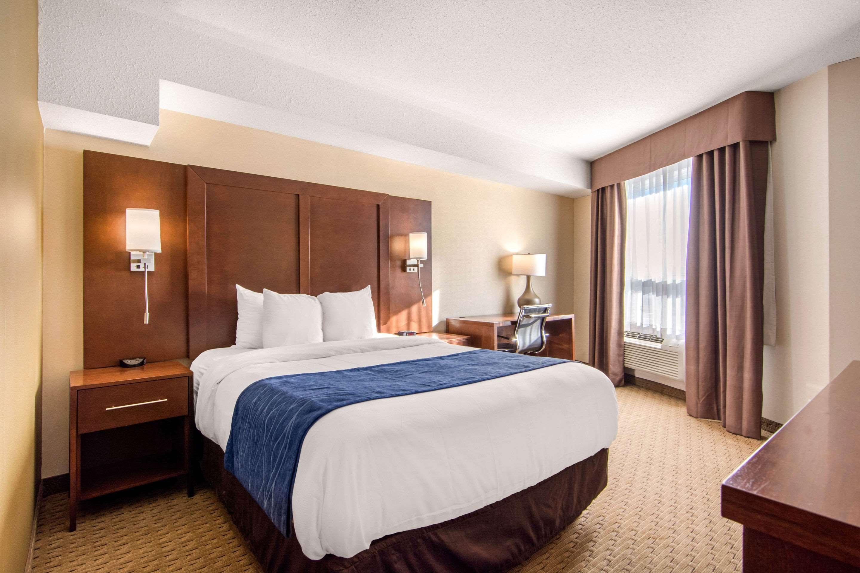 Comfort Inn & Suites Medicine Hat Exterior foto