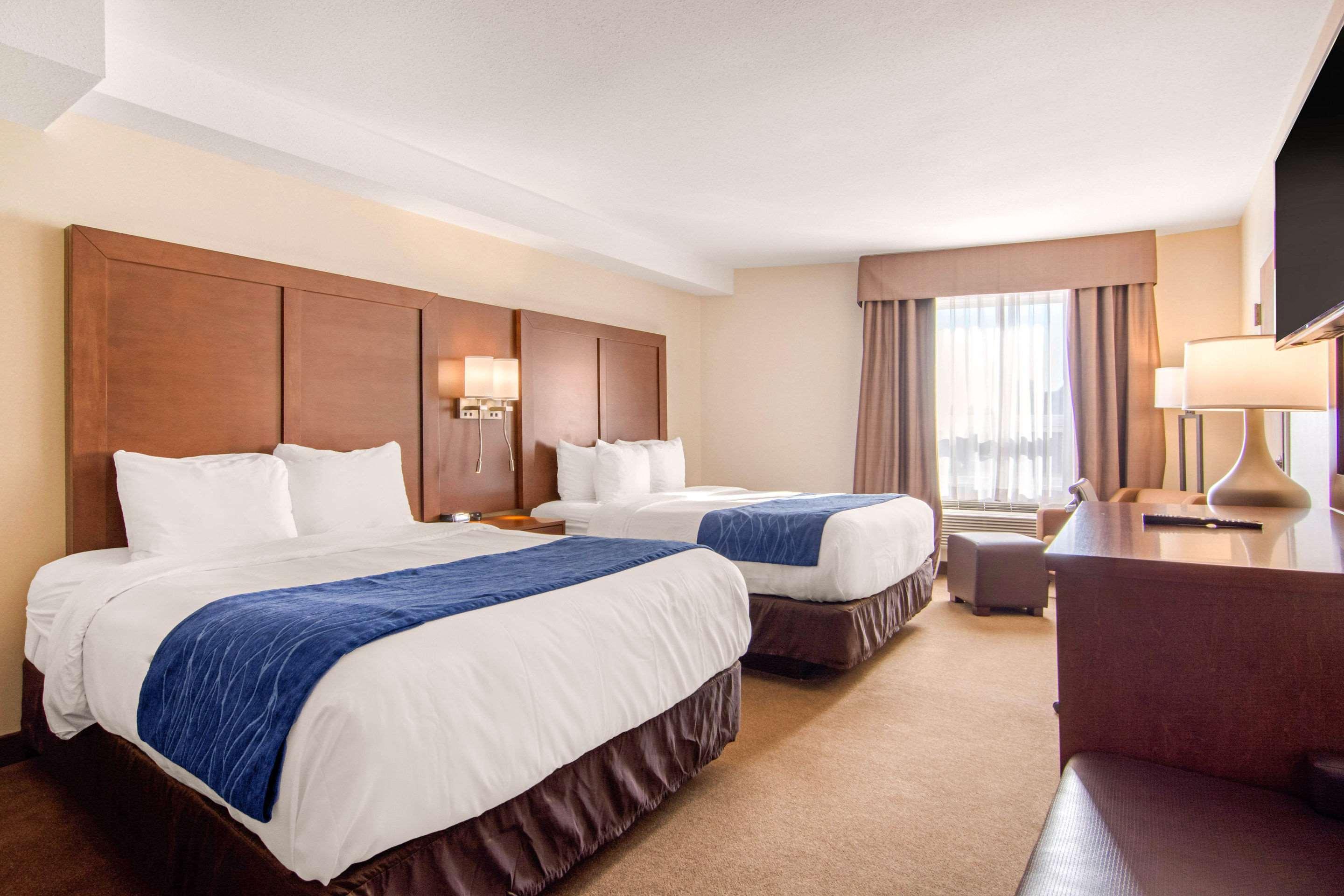 Comfort Inn & Suites Medicine Hat Exterior foto