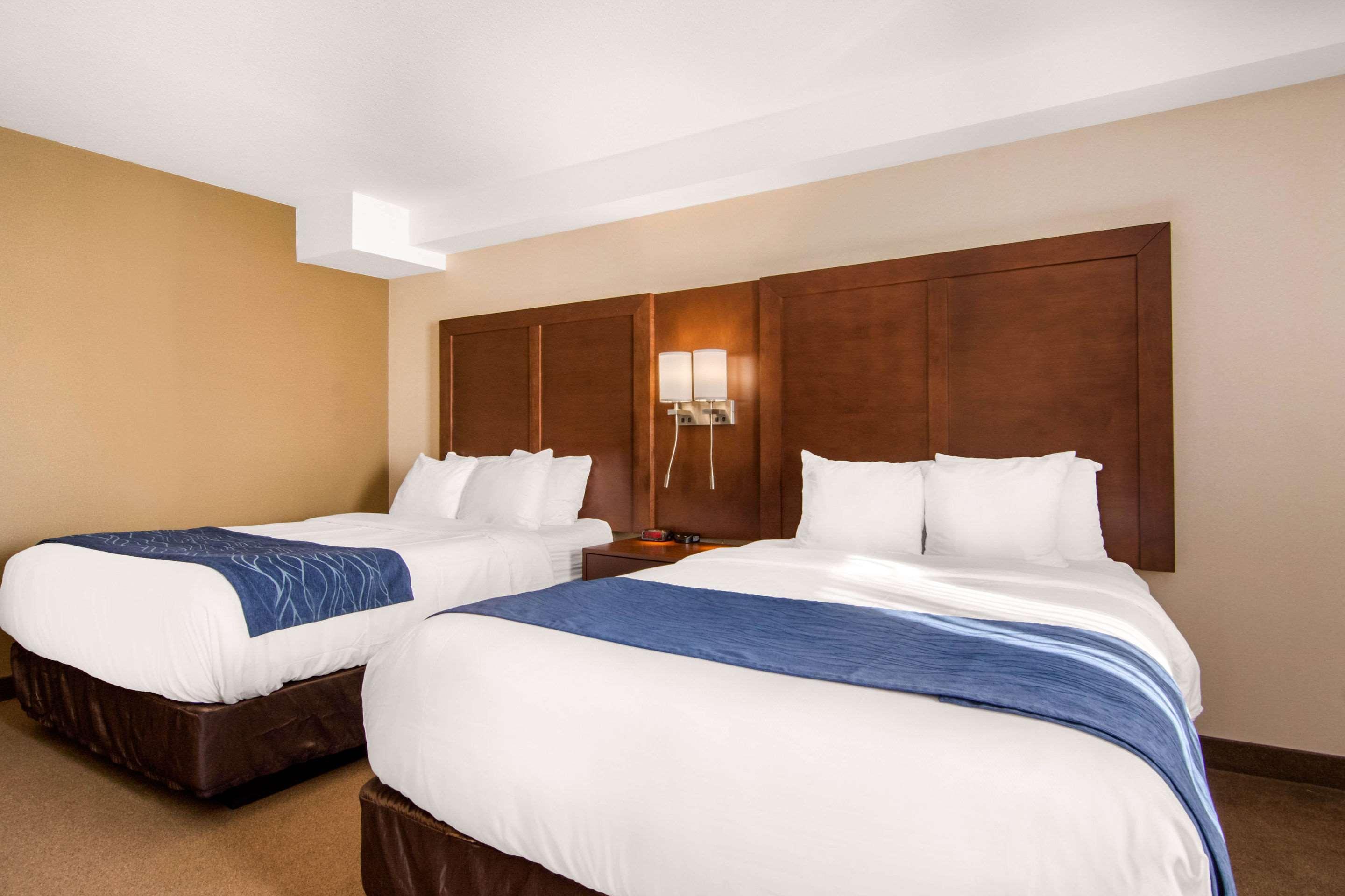 Comfort Inn & Suites Medicine Hat Exterior foto