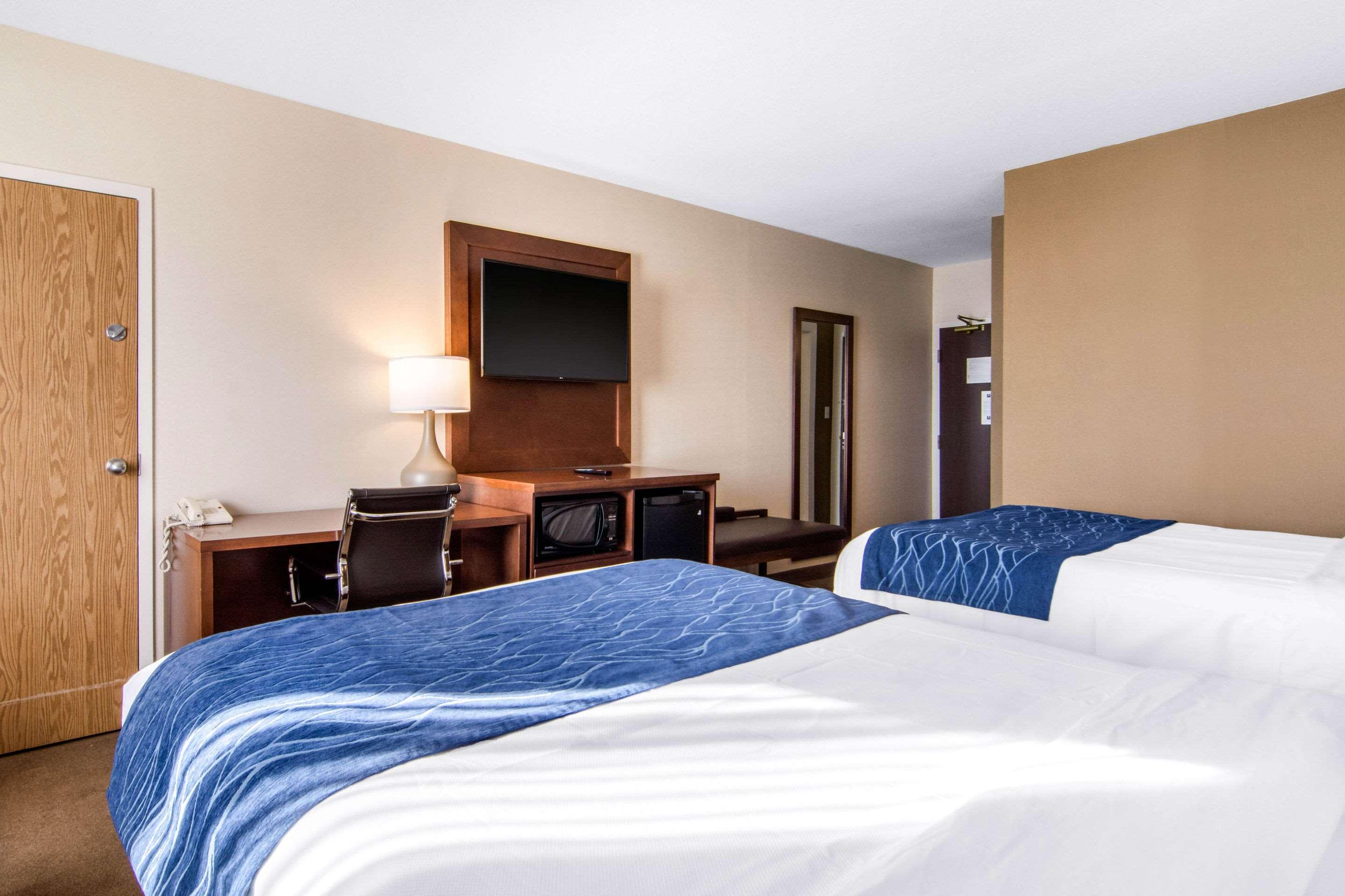 Comfort Inn & Suites Medicine Hat Exterior foto