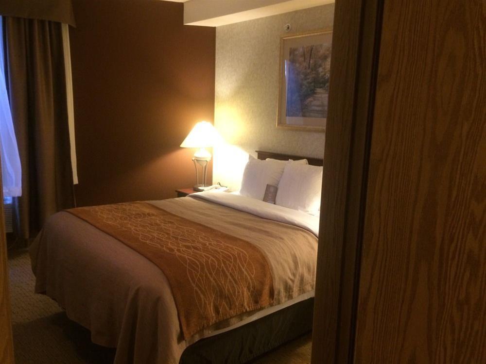 Comfort Inn & Suites Medicine Hat Exterior foto
