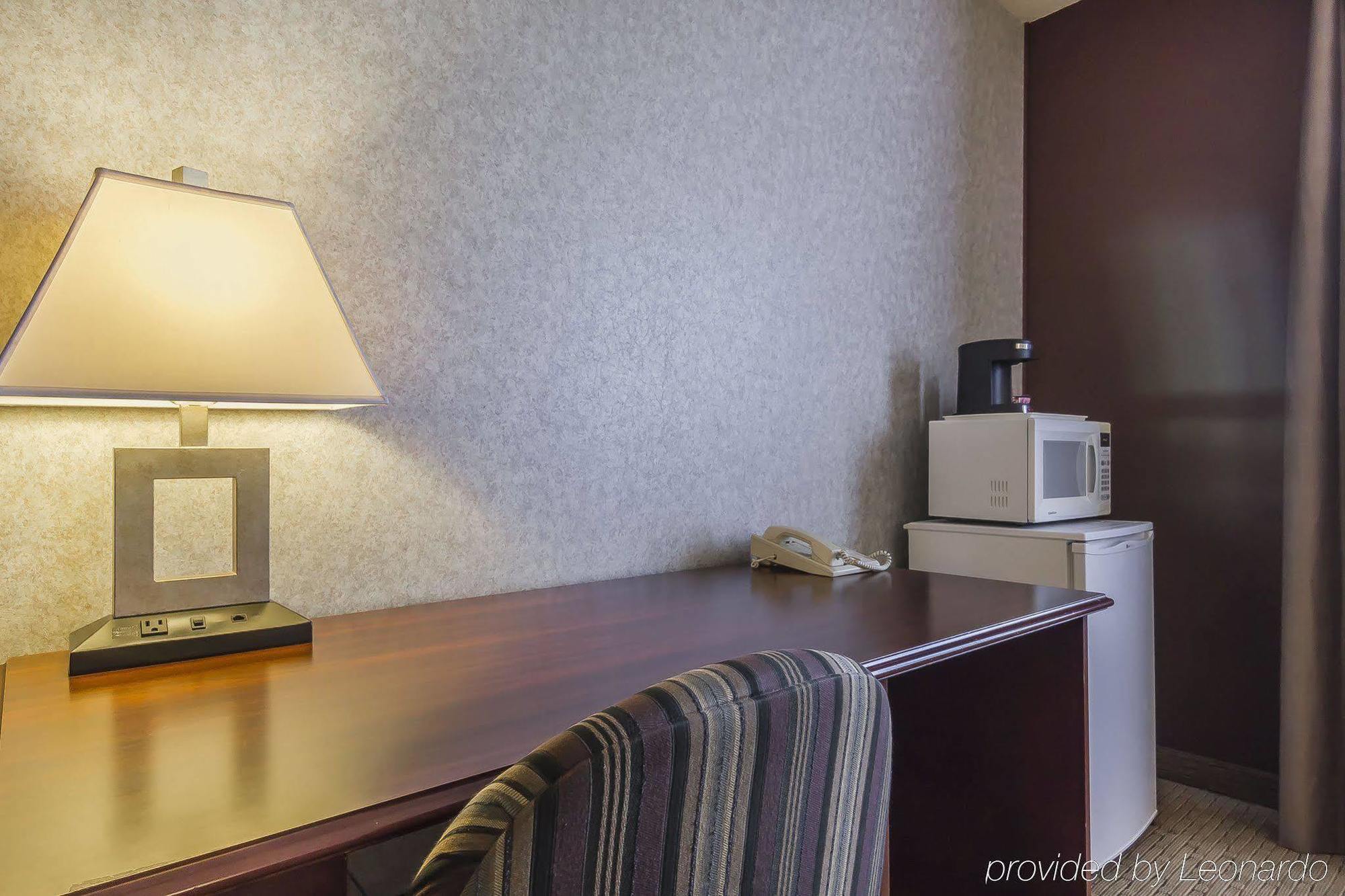 Comfort Inn & Suites Medicine Hat Exterior foto